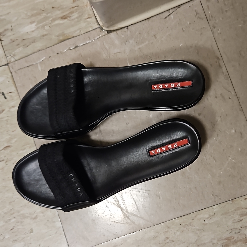 Prada Plataform